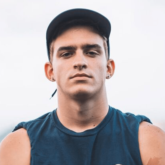 Bu görselin boş bir alt özelliği var; dosya ismi: STUDEX-Ear-Piercing-Men-2.png